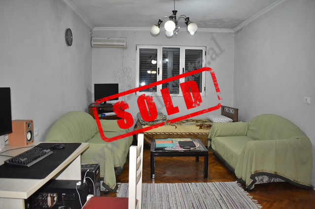 Apartament ne shitje ne rrugen Grigor Heba, prane Kompleksit Dinamo, ne Tirane.
Shtepia eshte e poz